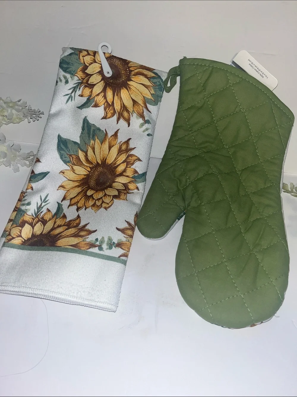 Nwt Sunflower Kitchen Towel and Oven Mitt Set - 
